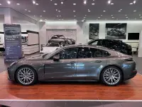 Nuevo Porsche Panamera 4 E-Hybrid 470 CV (345 kW) 2026 Verde Utilitario