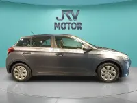 Usado Hyundai i20 100 CV (73 kW) 2016 Gris / plata Berlina