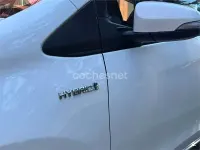 Usado Toyota Yaris Hybrid Active 100 CV (73 kW) 2016 Blanco Berlina