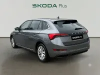 Usado Skoda Scala Selection 115 CV (84 kW) 2023 Gris Utilitario