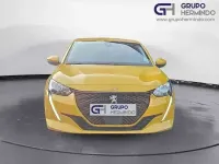 Begagnad Peugeot e-208 Allure 100 kW (136 HK) 2020 Gul Halvkombi