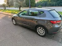 Usado Seat Leon Reference 105 CV (77 kW) 2014 Gris / plata Berlina
