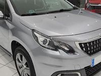 Usado Peugeot 2008 Style 101 CV (74 kW) 2018 Gris artense SUV