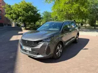 Usado Peugeot 5008 Allure 130 CV (95 kW) 2022 Gris / plata SUV