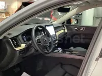 Usado Volvo XC60 Plus 350 CV (257 kW) 2025 Gris / plata SUV