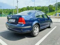 Usado VW Bora Conceptline 90 CV (66 kW) 1999 Azul Berlina
