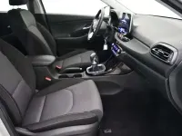 Usado Hyundai i30 101 CV (74 kW) 2025 Plateado Utilitario