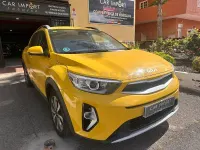 Usado Kia Stonic 84 CV (61 kW) 2022 Amarillo SUV