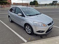 Usado Ford Focus Trend 109 CV (80 kW) 2008 Gris / plata Berlina