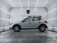 Käytetty Dacia Sandero Stepway 90 HP (66 kW) 2015 Valkoinen Sedan