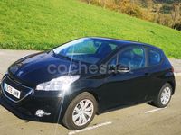 Usado Peugeot 208 Active 92 CV (67 kW) 2012 Negro Utilitario