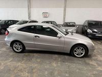Usado Mercedes C220 143 CV (105 kW) 2002 Plateado Coupe