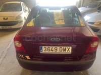 Begagnad Ford Focus Trend 100 HK (73 kW) 2005 Röd Sedan