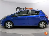 Usado Toyota Yaris Active 100 CV (73 kW) 2020 Azul
