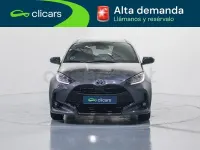 Usado Toyota Yaris Hybrid Style 116 CV (85 kW) 2022 Gris / plata Berlina