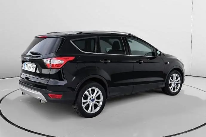 Begagnad Ford Kuga Titanium 121 HK (88 kW) 2018 Svart SUV