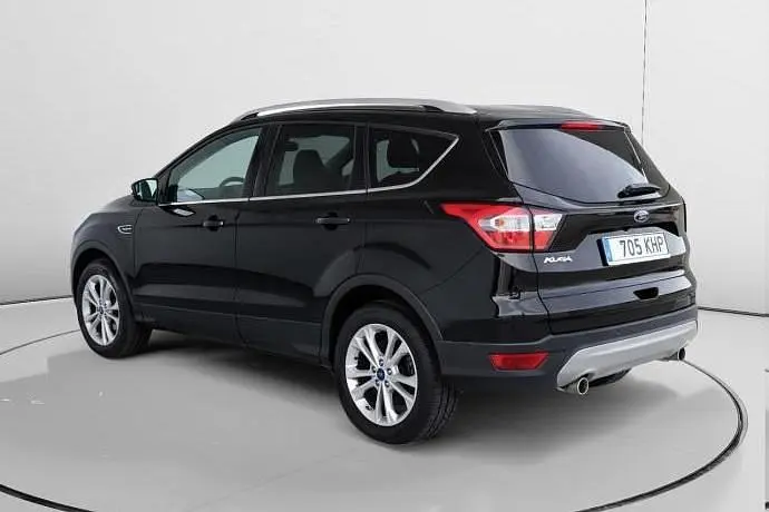 Begagnad Ford Kuga Titanium 121 HK (88 kW) 2018 Svart SUV
