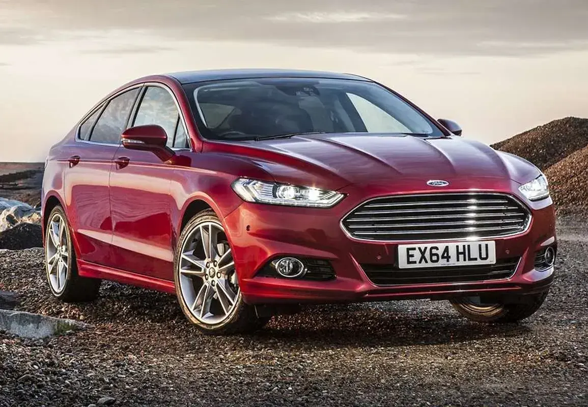 Usado Ford Mondeo Trend 155 HP (114 kW) 2021 Cinzento Sedan