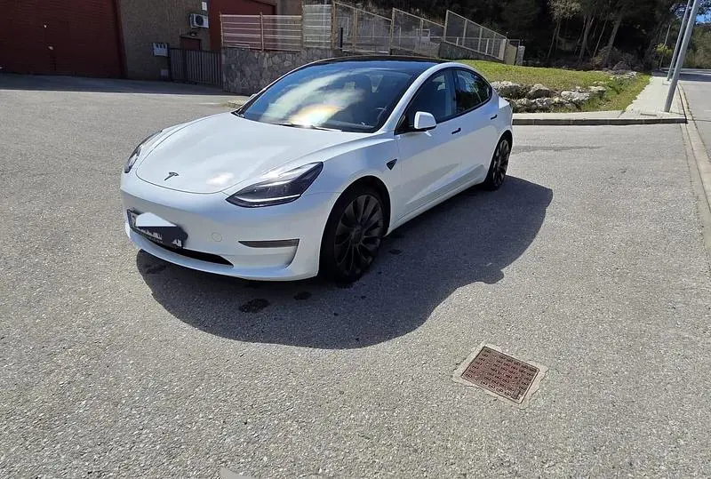 Używany Tesla Model 3 Performance 377 kW (513 KM) 2023 Biały Sedan/Limuzyna