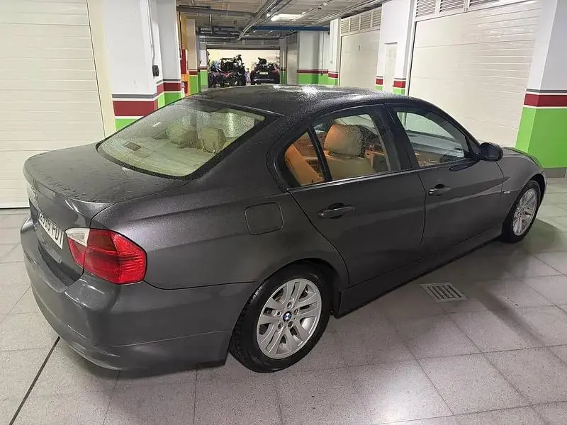 Begagnad BMW 320 170 HK (125 kW) 2007 Grå Sedan