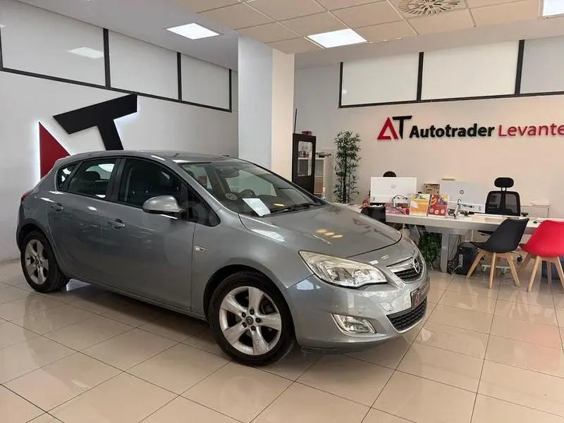 Brugt Opel Astra Selective 110 HK (80 kW) 2012 Grå Sedan