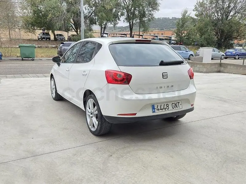 Usado Seat Ibiza Sport 85 HP (62 kW) 2009 Branco Sedan
