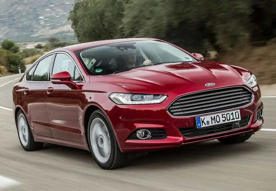 Usado Ford Mondeo Trend 155 HP (114 kW) 2021 Cinzento Sedan