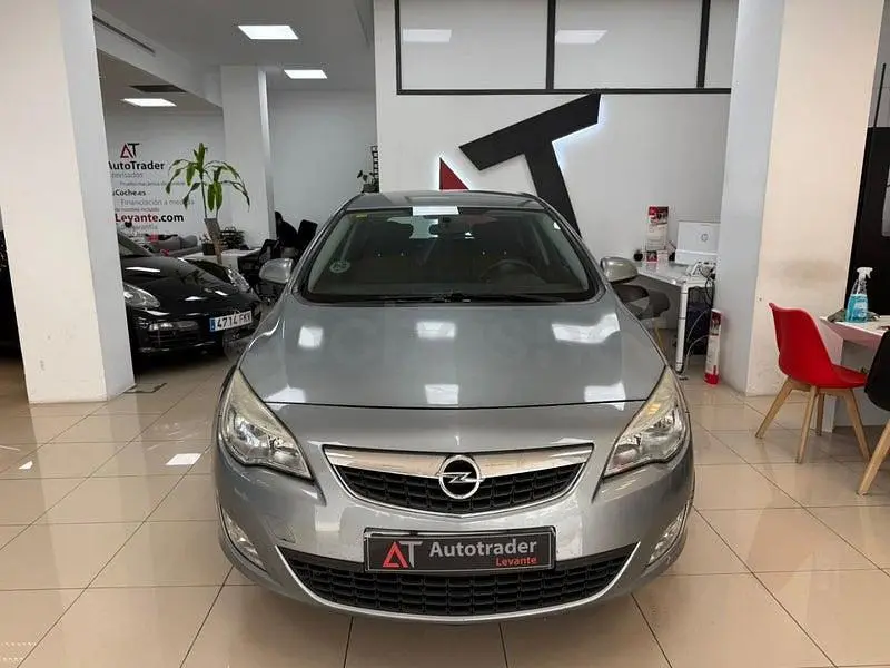 Brugt Opel Astra Selective 110 HK (80 kW) 2012 Grå Sedan