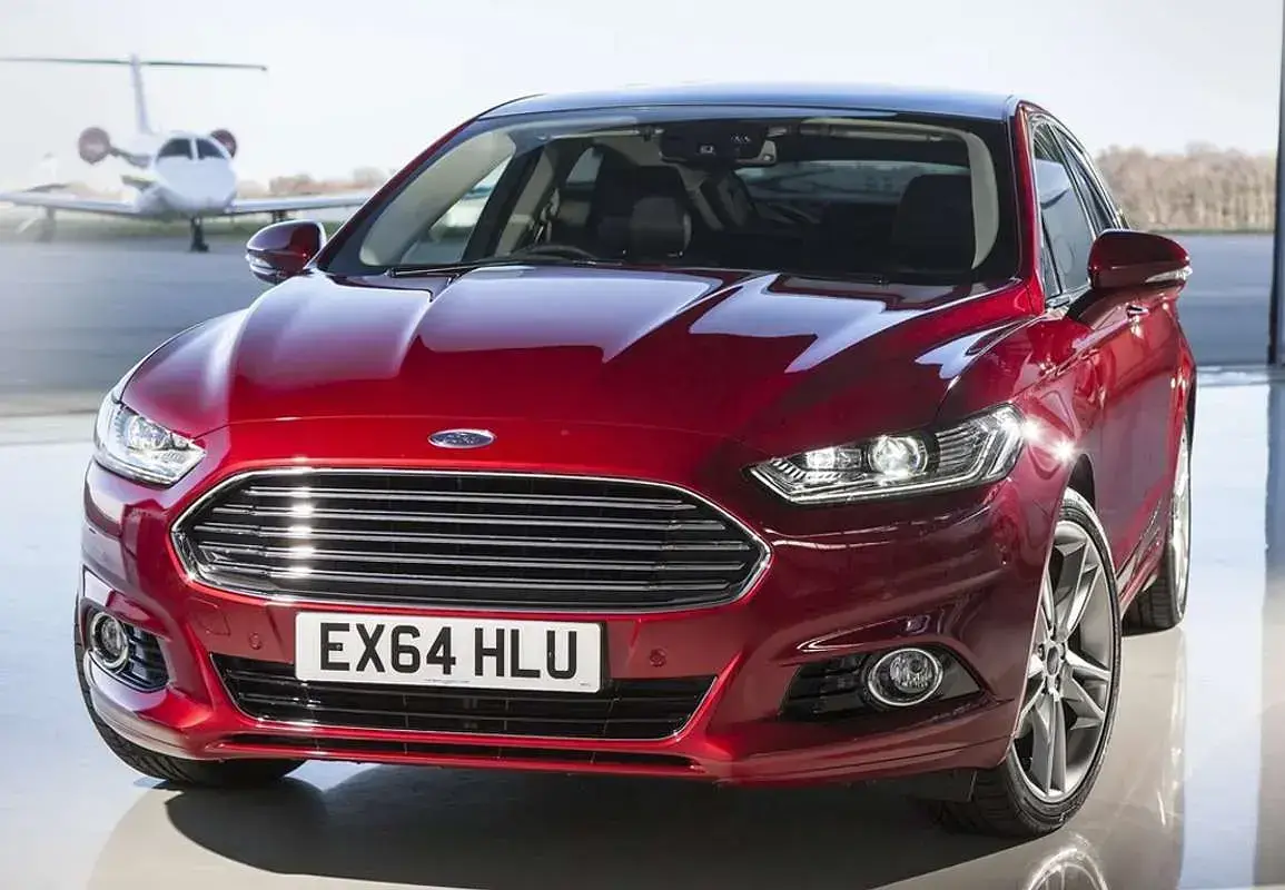Usado Ford Mondeo Trend 155 HP (114 kW) 2021 Cinzento Sedan