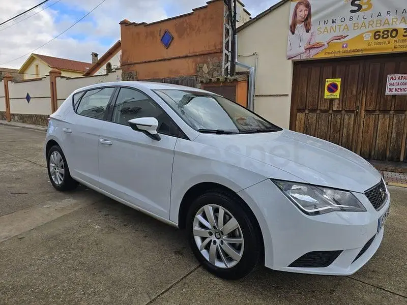 Usado Seat Leon Reference 105 HP (77 kW) 2013 Branco Sedan