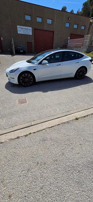 Używany Tesla Model 3 Performance 377 kW (513 KM) 2023 Biały Sedan/Limuzyna