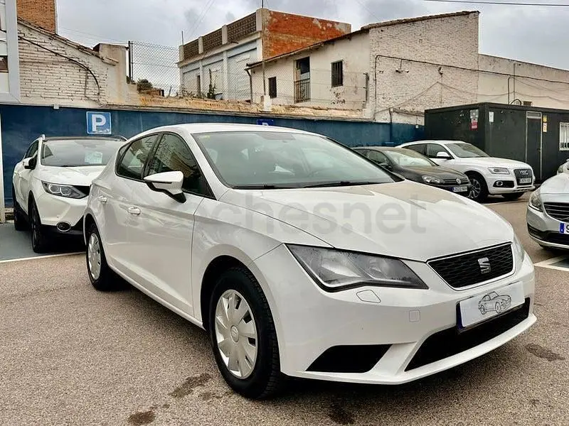 Usado Seat Leon I-Tech 105 HP (77 kW) 2015 Branco Sedan