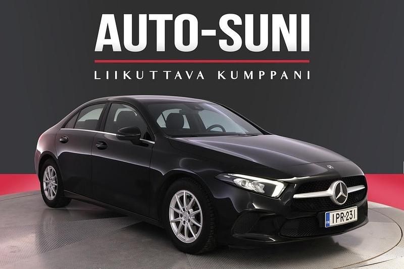 Musta Käytetty 2020 Mercedes A180 Business Sedan | 23 900 € (Perustarjous) - Kuva 1/3
