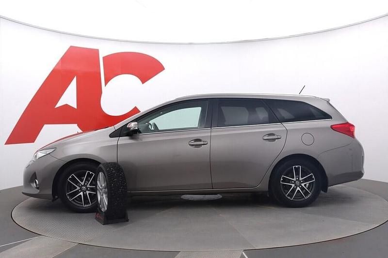Käytetty Toyota Auris Touring Sports Active 132 HP (97 kW) 2014 Ruskea (beige) Farmari
