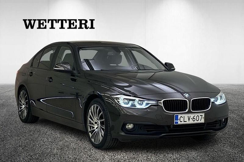 Ruskea Käytetty 2015 BMW 330 Sedan | 18 500 € (Supertarjous) - Kuva 1/3
