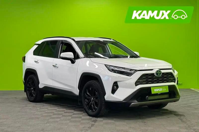 Käytetty Toyota RAV4 Hybrid Comfort 178 HP (130 kW) 2023 Valkoinen Katumaasturi