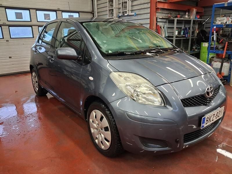 Käytetty 2009 Toyota Yaris Sol Viistoperä | 3 790 € (Hieman kallis) - Kuva 1/3