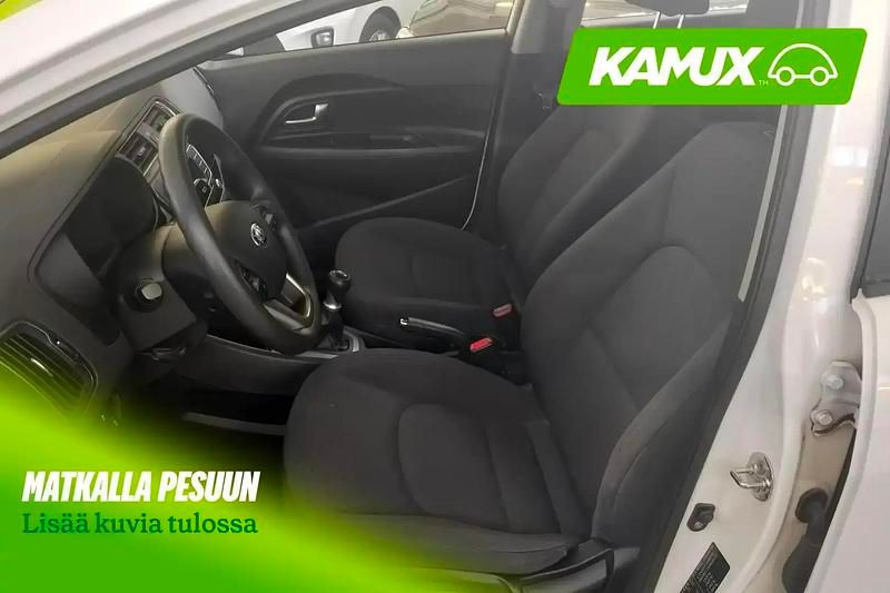 Käytetty Kia Rio LX 83 HP (61 kW) 2015 Valkoinen Sedan