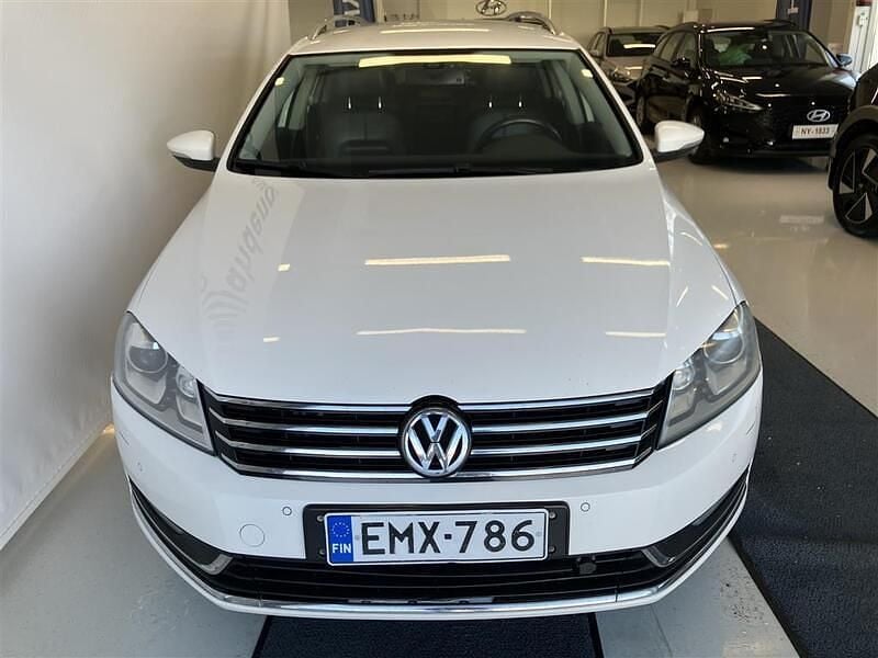 Käytetty VW Passat Highline 170 HP (125 kW) 2011 Valkoinen Farmari