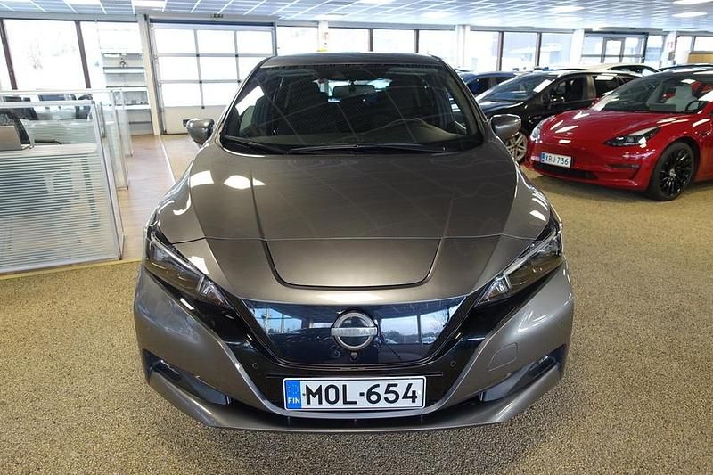 Käytetty Nissan Leaf N-Connecta 110 kW (150 HP) 2022 Harmaa Viistoperä