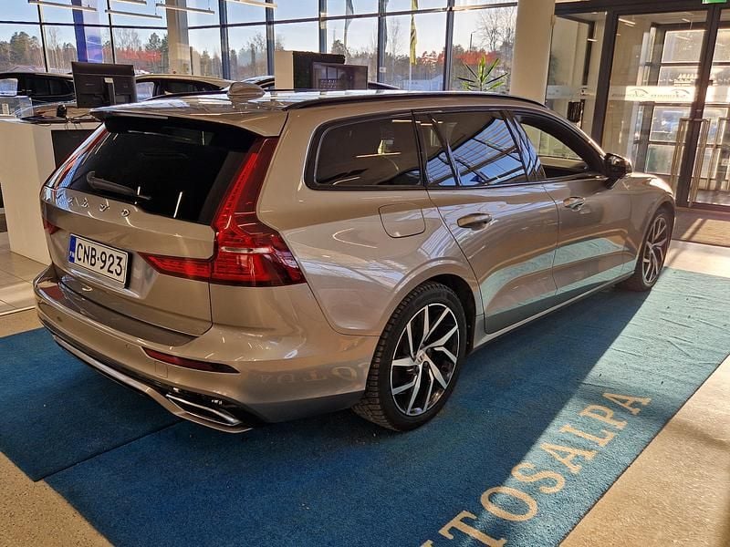 Käytetty Volvo V60 R-Design 392 HP (288 kW) 2019 Harmaa Farmari
