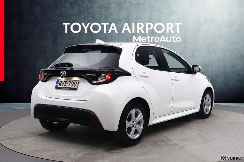 Käytetty Toyota Yaris Hybrid Active 116 HP (85 kW) 2023 Valkoinen Viistoperä