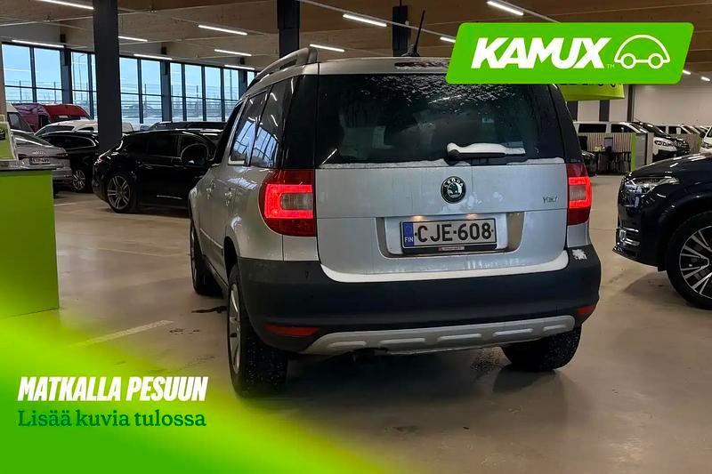 Käytetty Skoda Yeti Adventure 105 HP (77 kW) 2013 Hopea / harmaa Katumaasturi