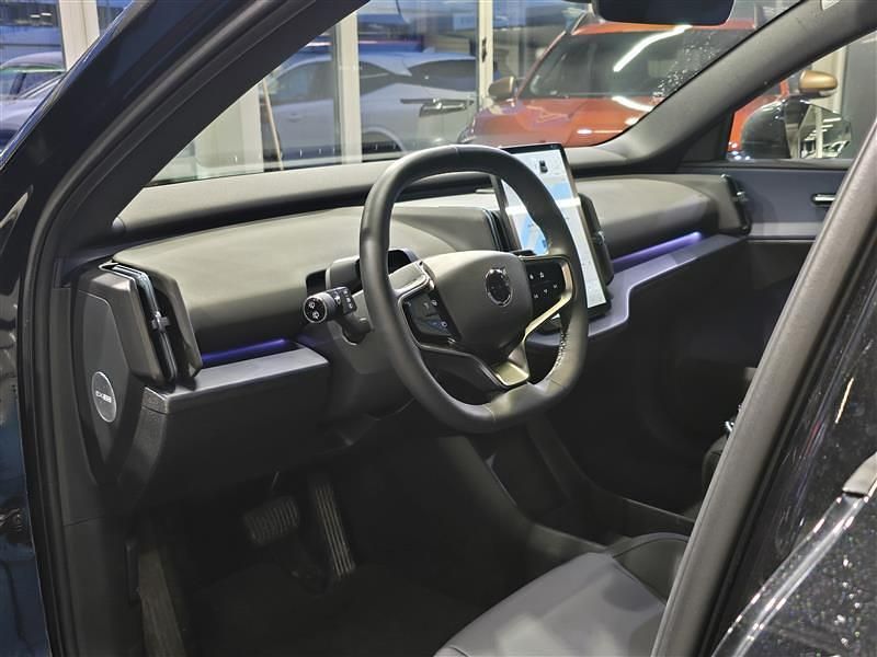 Käytetty Volvo EX30 Plus 11 kW (15 HP) 2024 Katumaasturi