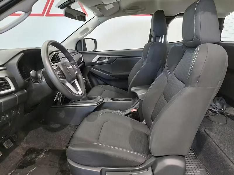 Käytetty Isuzu D-Max 163 HP (119 kW) 2024 Musta Nouto