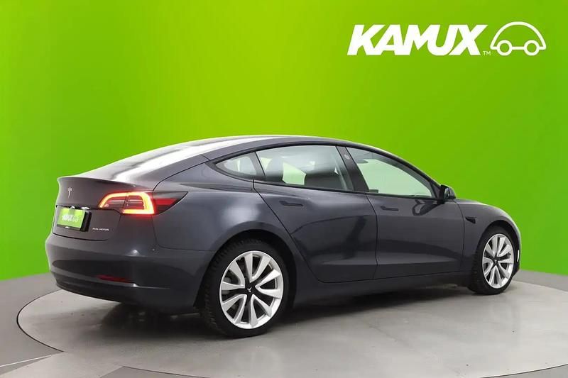 Käytetty Tesla Model 3 366 kW (498 HP) 2022 Hopea / harmaa Sedan