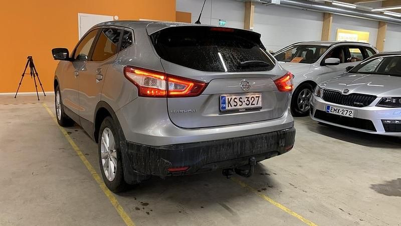 Käytetty Nissan Qashqai N-Connecta 116 HP (85 kW) 2017 Katumaasturi