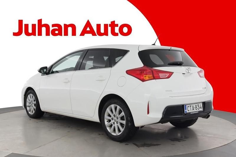Käytetty Toyota Auris Multidrive S 132 HP (97 kW) 2015 Valkoinen Viistoperä