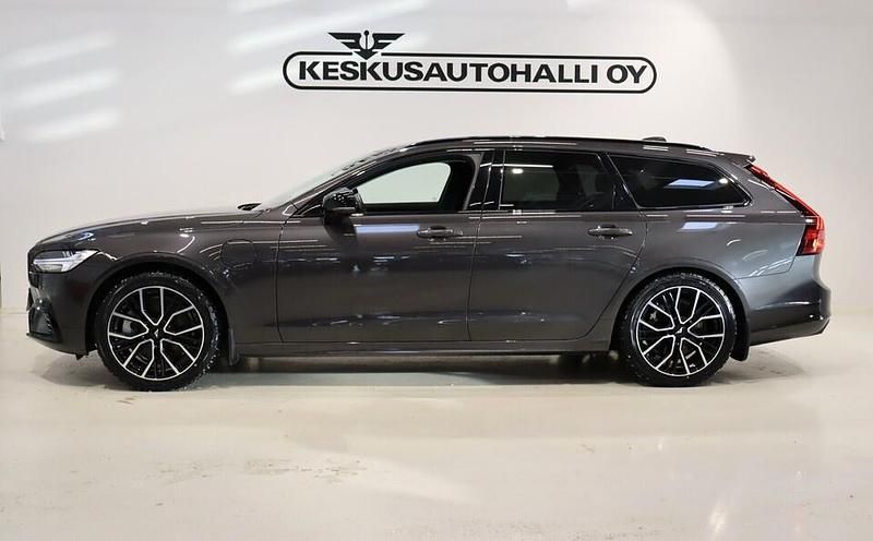 Käytetty Volvo V90 Plus 350 HP (257 kW) 2025 Harmaa Farmari