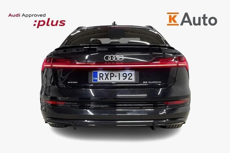Käytetty Audi e-tron Sportback S-Line 300 kW (408 HP) 2022 Musta Katumaasturi